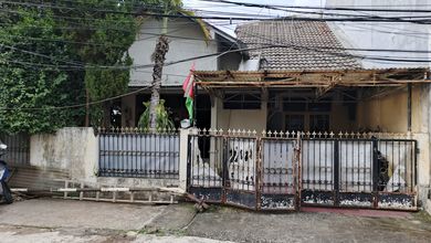 Rumah Elegan di Buaran, Jakarta Timur, 4 Kamar Tidur, LT 216m²