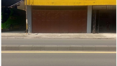 Ruko Ex Showroom di Jalan Raya Bekasi .