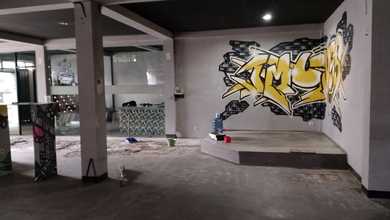 BANGUNAN EX CAFE DI PONDOK KELAPA, DUREN SAWIT, JAKARTA TIMUR 