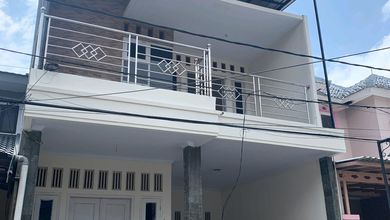 Hunian Favorit di Harapan Indah, Bekasi, 5 KT, Harga 1,2 Miliar