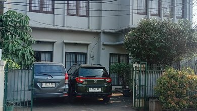 Dijual Rumah Strategis di Pondok Gede, Bekasi - LT 190m²