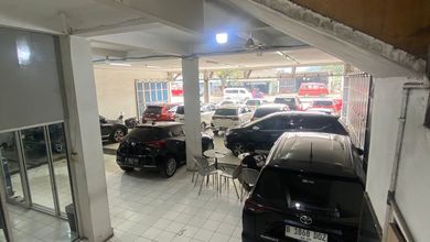 Eks Showroom Siap Huni Di Sultan Agung, Bekasi Barat