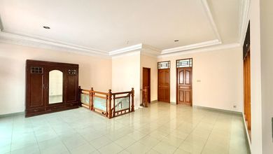 Penawaran Langka, rumah Mewah di Pulomas, Jakarta Timur, LB 200m²