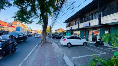 Dijual ruko 5 unit plus rumah Lokasi jalan raya  Sesetan.