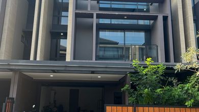 Hunian Elegan di BSD, Tangerang Selatan, 5 Kamar Tidur, LT 200m²