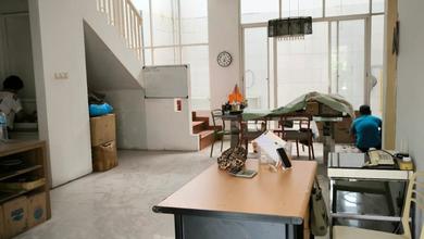 Hunian Elite di Kawasan Wiyung, Surabaya, LB 180m², Harga 2,9 Miliar