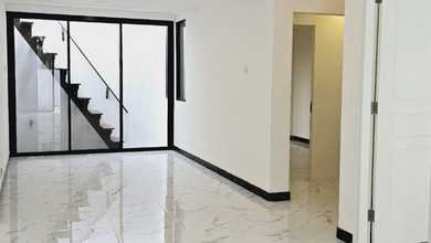 Rumah Dijual di Citraland, Surabaya, LB 120m², Harga Kompetitif!