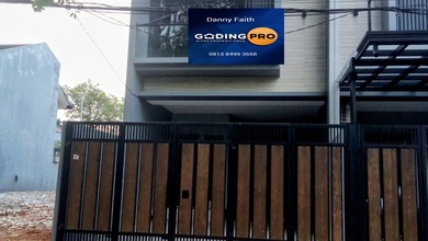 Rumah Dijual di Kav DKI, Jakarta Barat, LB 180m², Harga Terbaik!
