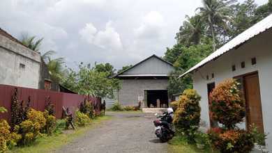 Warehouse / Gudang di Mengwi Lahan Luas. Tronton Masuk, Siap Pakai