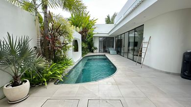 Villa In Tibubeneng Berawa. 5 Minutes To Beach And Finns, Fully Furnish.