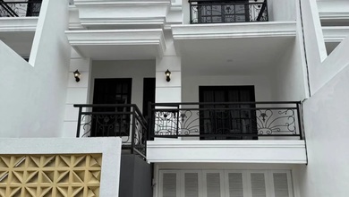 Rumah Mewah Full Furnish Di Pemogan. Row Jalan Besar, Carport Dan Garasi