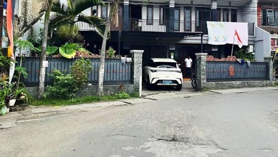 Rumah Elegan di Gunung Batu, Bandung, 14 Kamar Tidur, LT 301m²