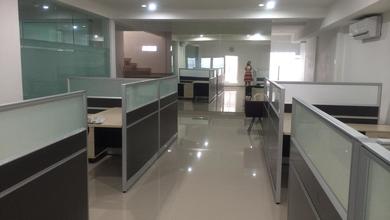 Dijual/Disewa Ruko 3 Lantai Area Ramai di Bsd, Tangerang Selatan