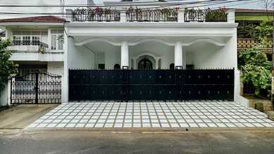 Rumah Mewah di Kawasan Pondok Indah, Jakarta Selatan, LB 400m², Harga 15,9 Miliar