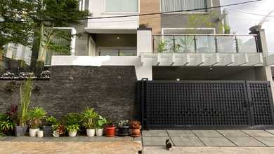 Penawaran Langka, rumah Prestisius di Pondok Kelapa, Jakarta Timur, LB 500m²