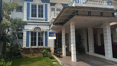 Dijual Rumah Strategis di Kota Wisata, Bogor - LT 180m²