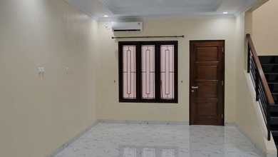 Dikontrakkan Rumah Murah di Kota Wisata, Bogor, LT 220m²