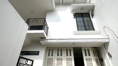 Hunian Elegan di Kebon Jeruk, Jakarta Barat, 4 KT, LT 203m²