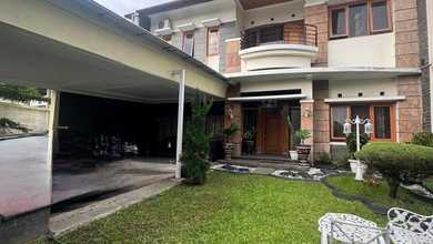 Hunian Elegan di Mekar Wangi, Bandung, 5 KT, LT 300m²