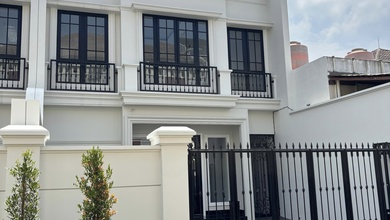 Penawaran Eksklusif, rumah Mewah di Cempaka Putih, Jakarta Pusat, LB 290m²