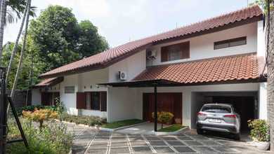 Rumah Elegan di Kebayoran Baru, Jakarta Selatan, 4 Kamar Tidur, LT 690m²