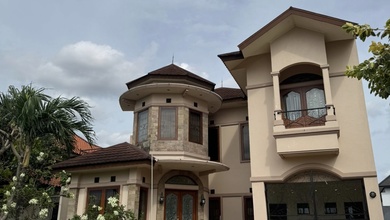 For Sale rumah Mewah di Kemang Pratama, Bekasi - LT 450m²