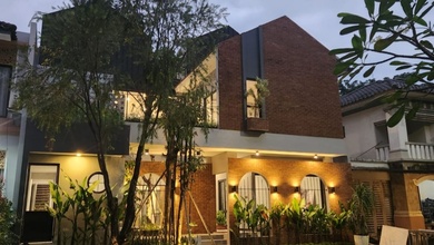 Rumah Area Luxury BSD, Tangerang Selatan - Harga Menarik 7,05 Miliar