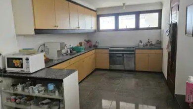 Rumah Elegan di Jelambar, Jakarta Barat, 4 Kamar Tidur, LT 400m²