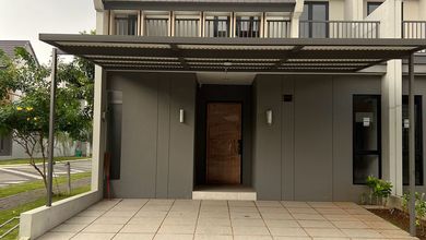 Kesempatan Rumah di Grand Wisata, Bekasi, LB 125m², Harga 2,5 Miliar