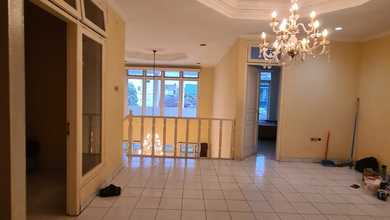 Rumah Dijual di Cakung, Jakarta Timur, LB 250m², Harga Kompetitif!