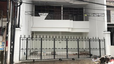 DISEWAKAN RUKO 2 LANTAI AREA KOMERSIAL RAMAI Bratang Gede, Wonokromo