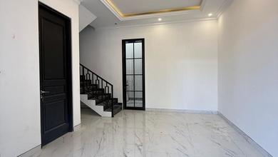 Rumah Area Premium Semolowaru, Surabaya - Harga Menarik 2,6 Miliar