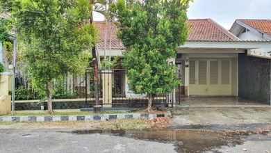 Rumah Elegan di Medokan Ayu, Surabaya, 7 Kamar Tidur, LT 325m²