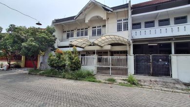 Jual Rumah Strategis di Wonocolo, Surabaya - LT 204m²