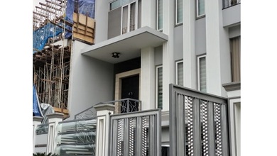 Rumah Mewah di Kawasan Kembangan, Jakarta Barat, LB 720m², Harga 15 Miliar