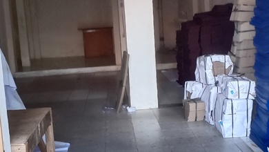 Disewakan Ruko 1 Lantai Daerah Senen,bebas Banjir,daerah Komersial,row 2 Mobil, Jln 2 Arah