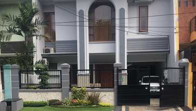 Penawaran Eksklusif, rumah Mewah di Wiyung, Surabaya, LB 250m²