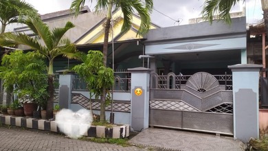 Rumah Dijual di Kebraon, Surabaya, LB 220m², Harga Kompetitif!