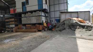 Di Sewa Gudang Pinggir Jalan