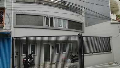 Rumah Sewa Nyaman Lokasi Jelambar, Jakarta Barat, LB 265m²