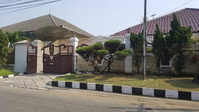 Rumah Eksklusif Unfurnished Daerah Strategis Daerah Jemursari