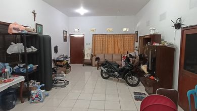 Dijual Rumah Strategis di Manyar, Surabaya - LT 209m²