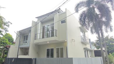Penawaran Eksklusif, rumah Mewah di Villa Melati Mas, Tangerang Selatan, LB 154m²
