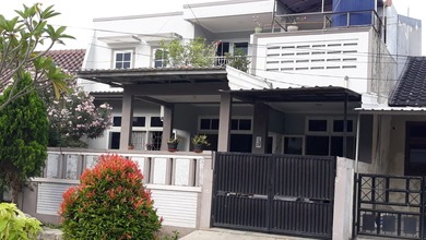 Dijual Rumah Nyaman di Villa Melati Mas, Tangerang Selatan - LT 150m²
