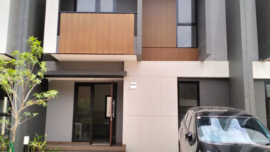 Dijual Rumah Nyaman di Summarecon Crown Gading, Bekasi - LT 77m²