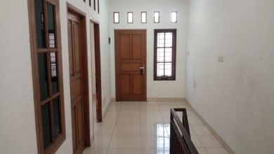 Rumah Dijual di Tanjung Duren, Jakarta Barat, LB 110m², Harga Kompetitif!