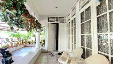 Rumah Elegan di Bintaro, Tangerang Selatan, 5 Kamar Tidur, LT 350m²