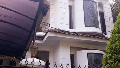 Rumah Elegan di Pondok Indah, Jakarta Selatan, 5 Kamar Tidur, LT 250m²