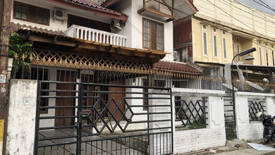 Rumah Sewa Murah Lokasi Kebayoran Baru, Jakarta Selatan, LB 300m²