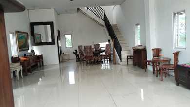 Ruang Usaha 3 Lantai + Rooftop Siap Huni Lokasi Strategis di Kemang, Jakarta Selatan